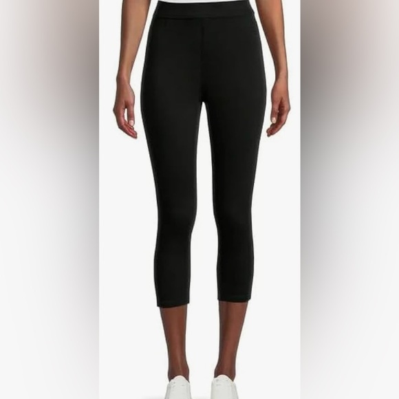 Time and Tru fitted strech capri in small size and black color - Picture 5 of 8